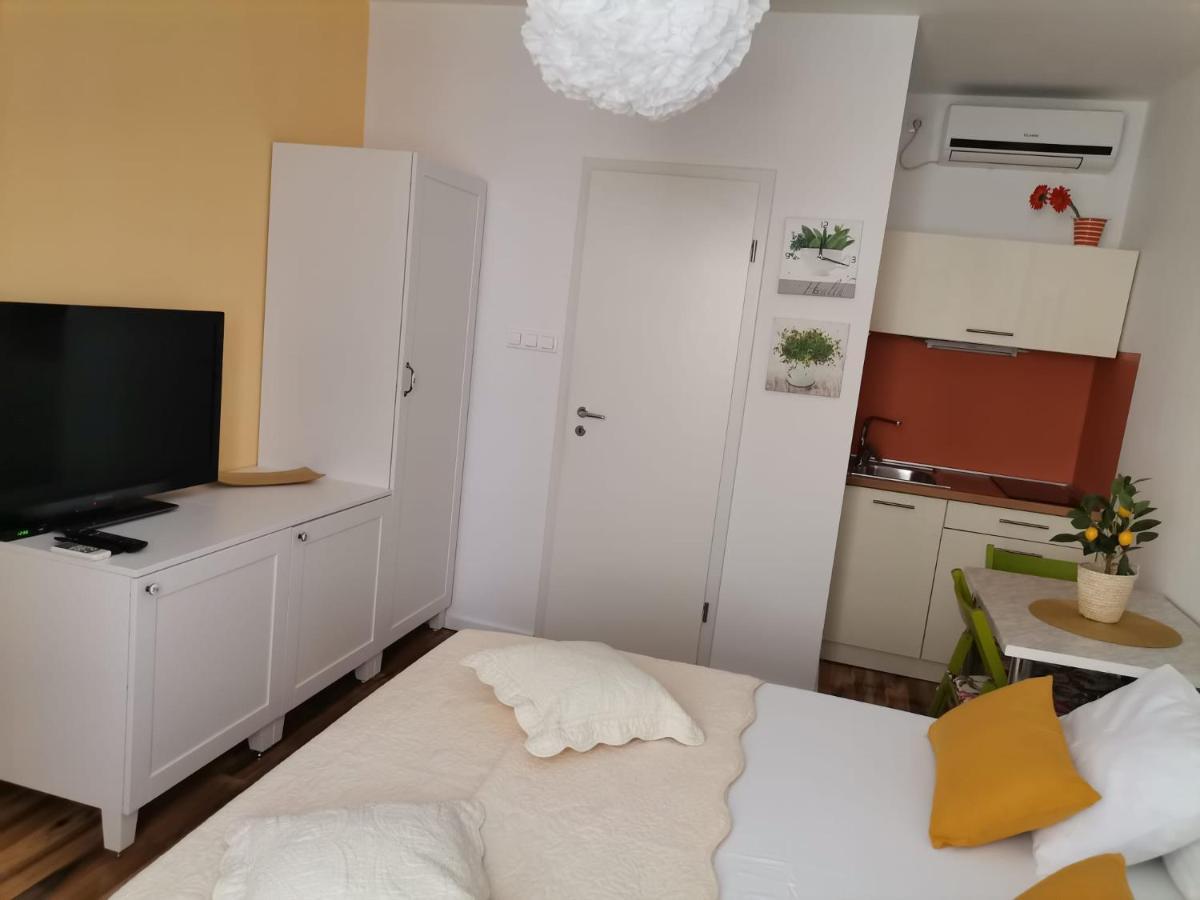 Old Town With Parking Apartment Паг Екстериор снимка