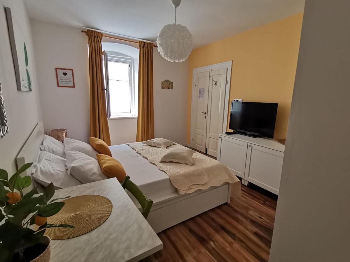 Old Town With Parking Apartment Паг Екстериор снимка