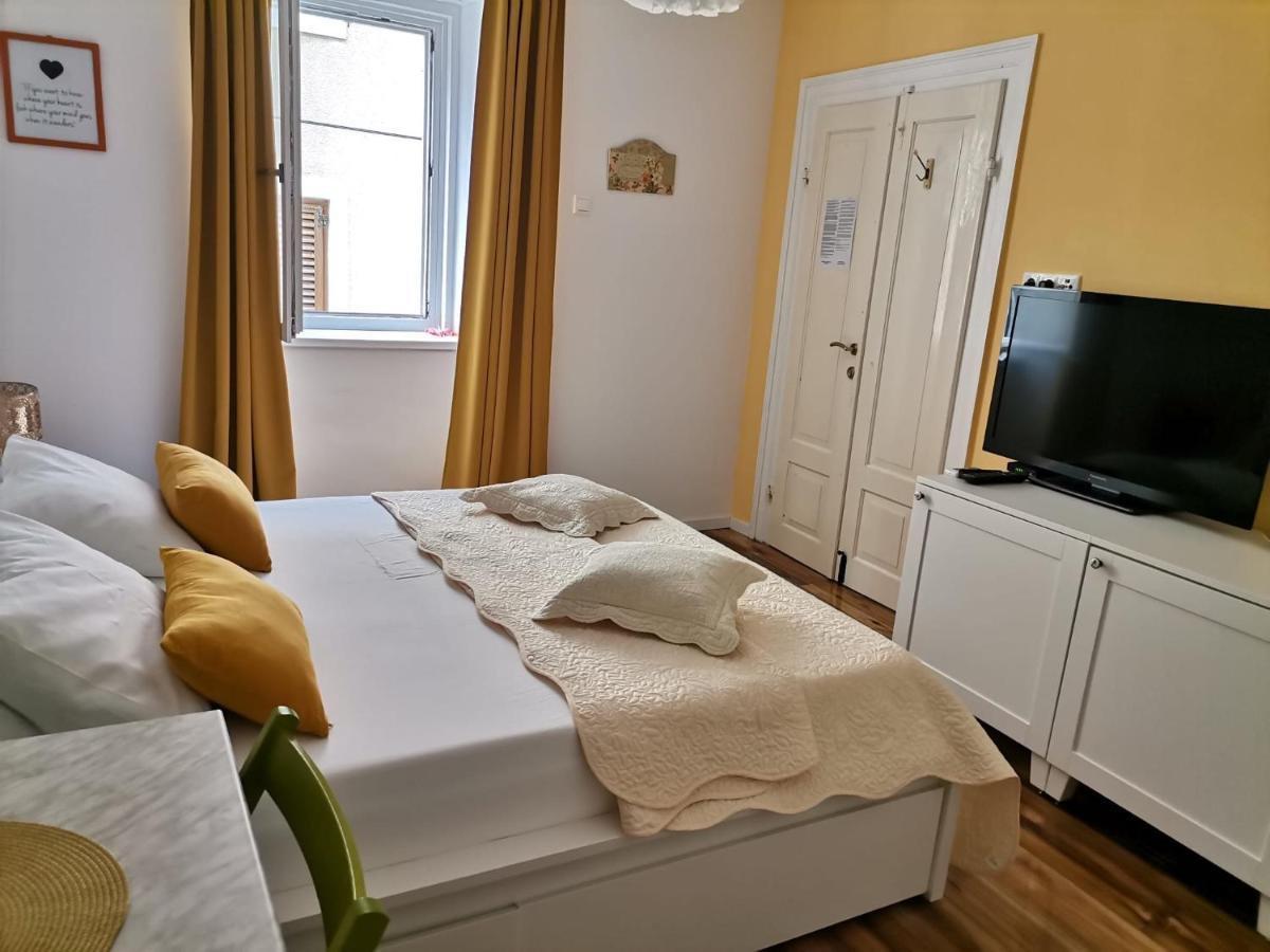 Old Town With Parking Apartment Паг Екстериор снимка