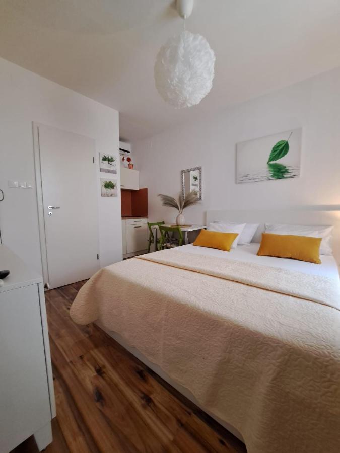 Old Town With Parking Apartment Паг Екстериор снимка